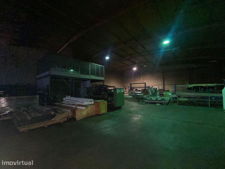 Arrendamento armazém - S. Cláudio de Barco, Guimarães