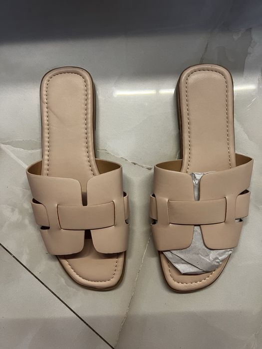 Молочні шльопанці 35р