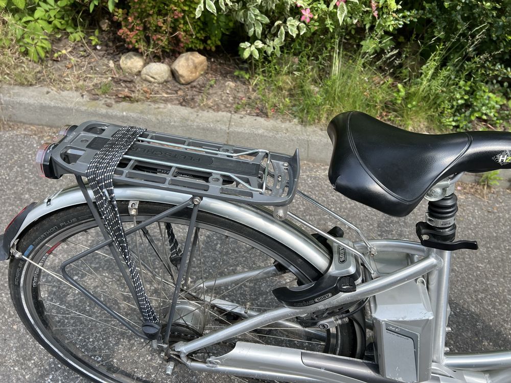 Szwajcarski rower elektryczny FLYER 36V z uszkodzoną bateria 12AH / B