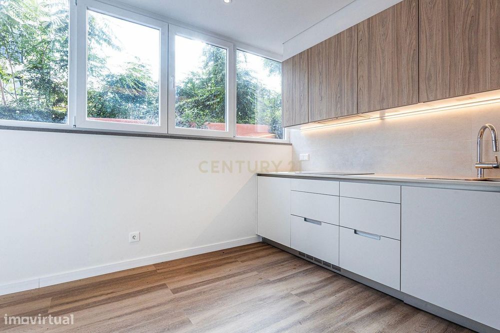 T2 com Pátio Privativo entre o Largo do Rato e o Jardim da Estrela