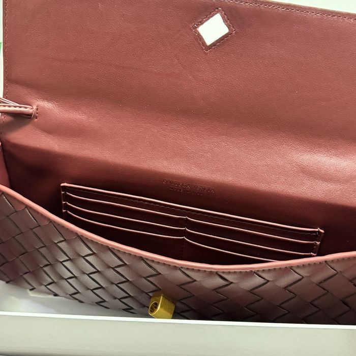 Клатч в стилі bottega veneta