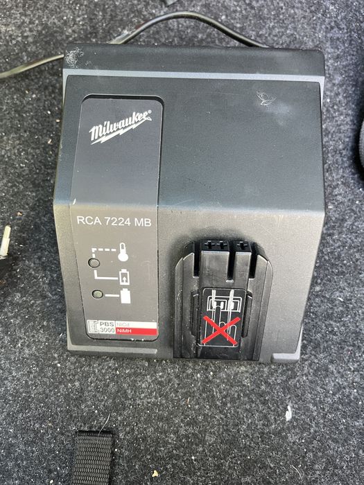 Ładowarka Milwaukee plus bateria