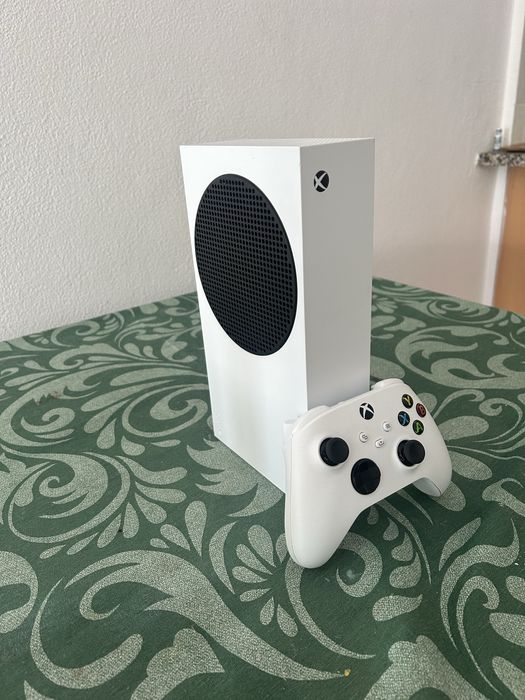 Xbox series S em bom estado com comando