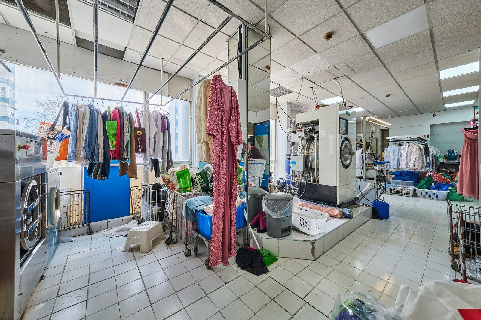 Oportunidade única – Venda de equipamentos de lavandaria / Engomadoria