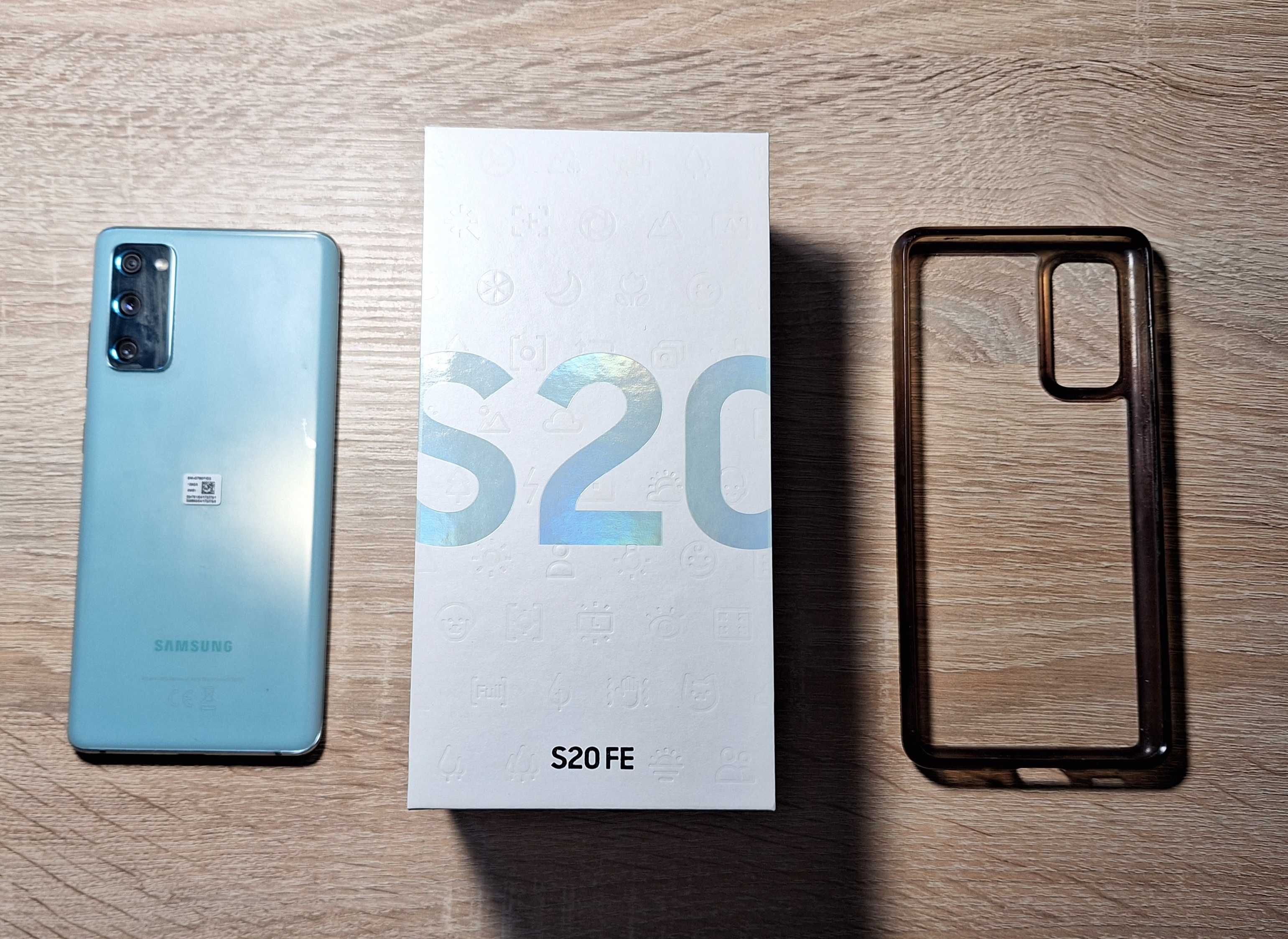 Samsung Galaxy S20 FE + słuchawki