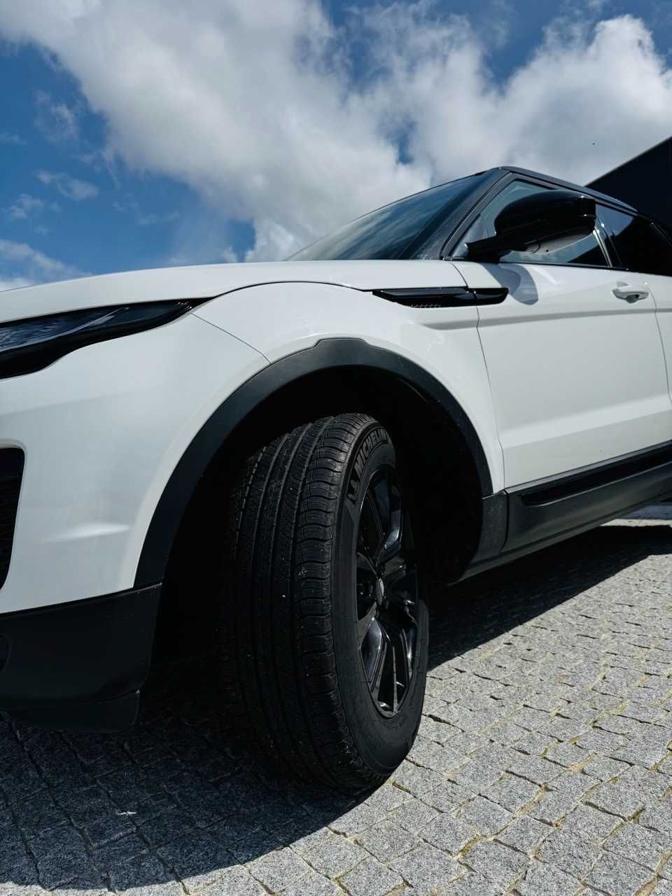 Range Rover Evoque 2.0 D150 R-DYNAMIC - Apenas 65mil km
