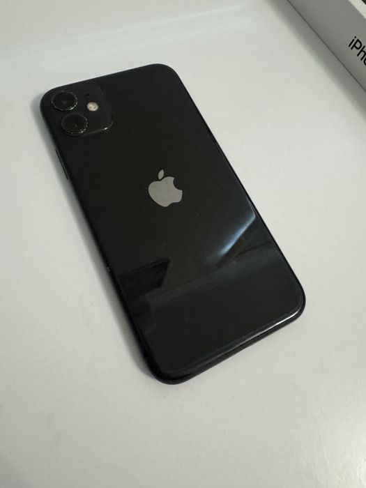 Продаю Iphone 11 з коробкою та чохлом