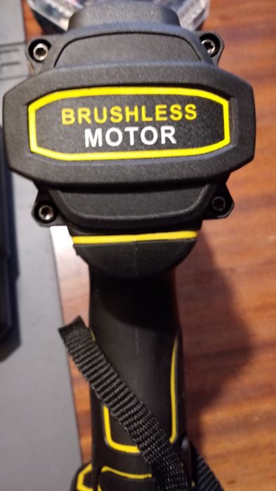 Шурупокрут DeWalt DCD805