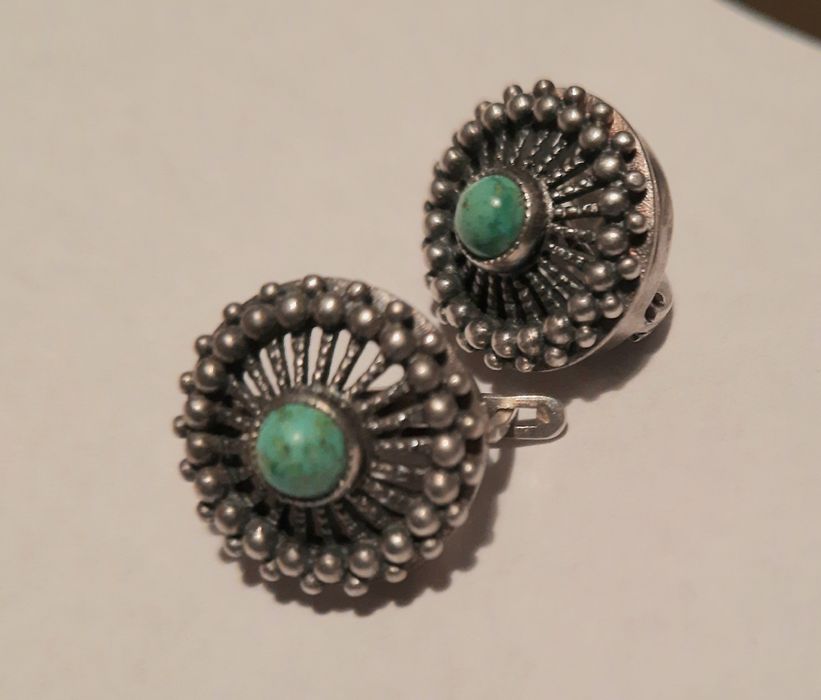 Вишукані срібні сережки з бірюзою