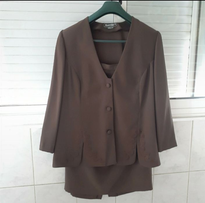 Fato elegante com bordados