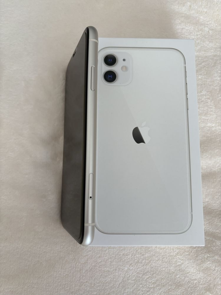 iPhone 11 stan idealny jak nowy biały + etui Guess, zestaw 7 etui