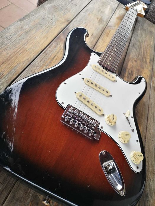 Melody Stratocaster (anos 70)