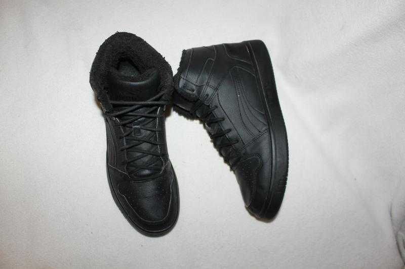 Кроссовки утепленные фирмы puma размера 41 по стельке 26,5 см.