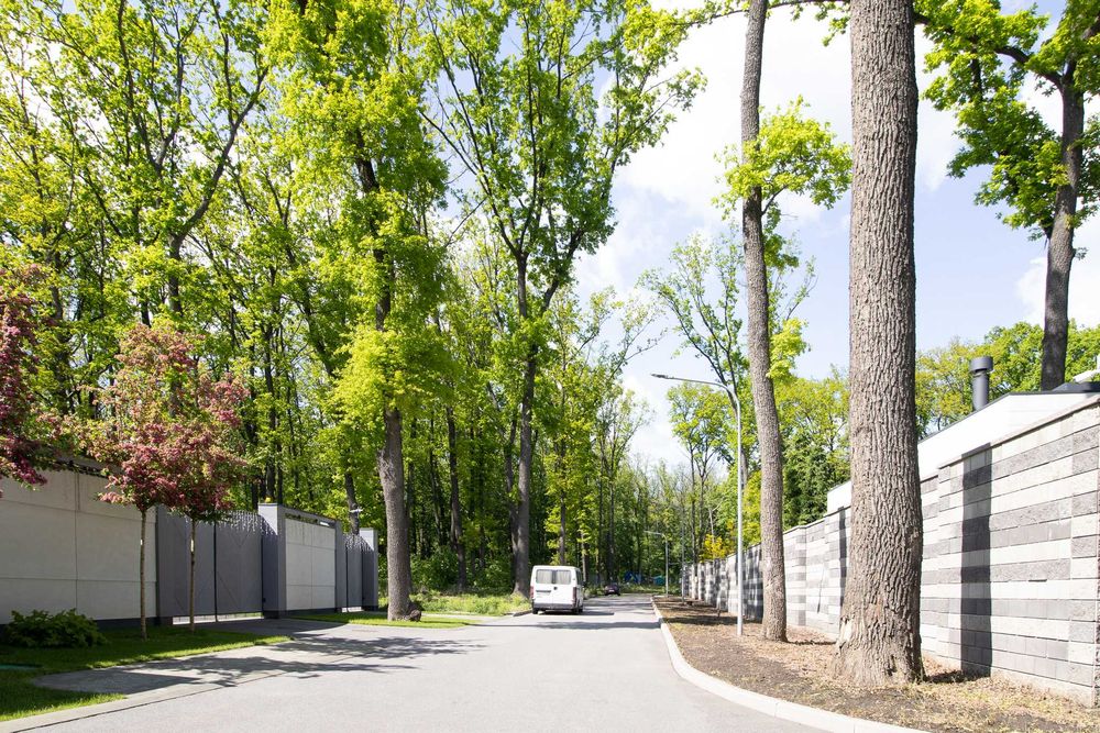 Продам ділянку 14 соток у котеджному селищі Роял Клаб