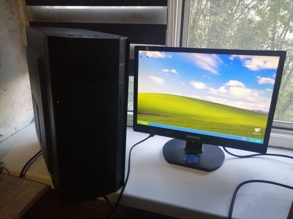 Настольный ПК с монитором