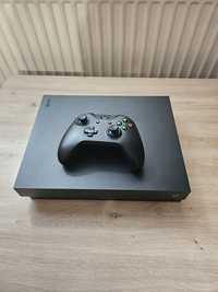 XBOX ONE X  1TB + pad