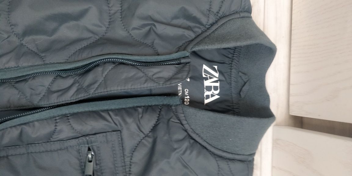 Стеганая куртка  бомбер ZARA для мальчика 6-7лет