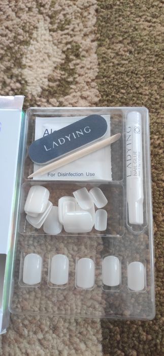 Sztuczne paznokcie -tipsy