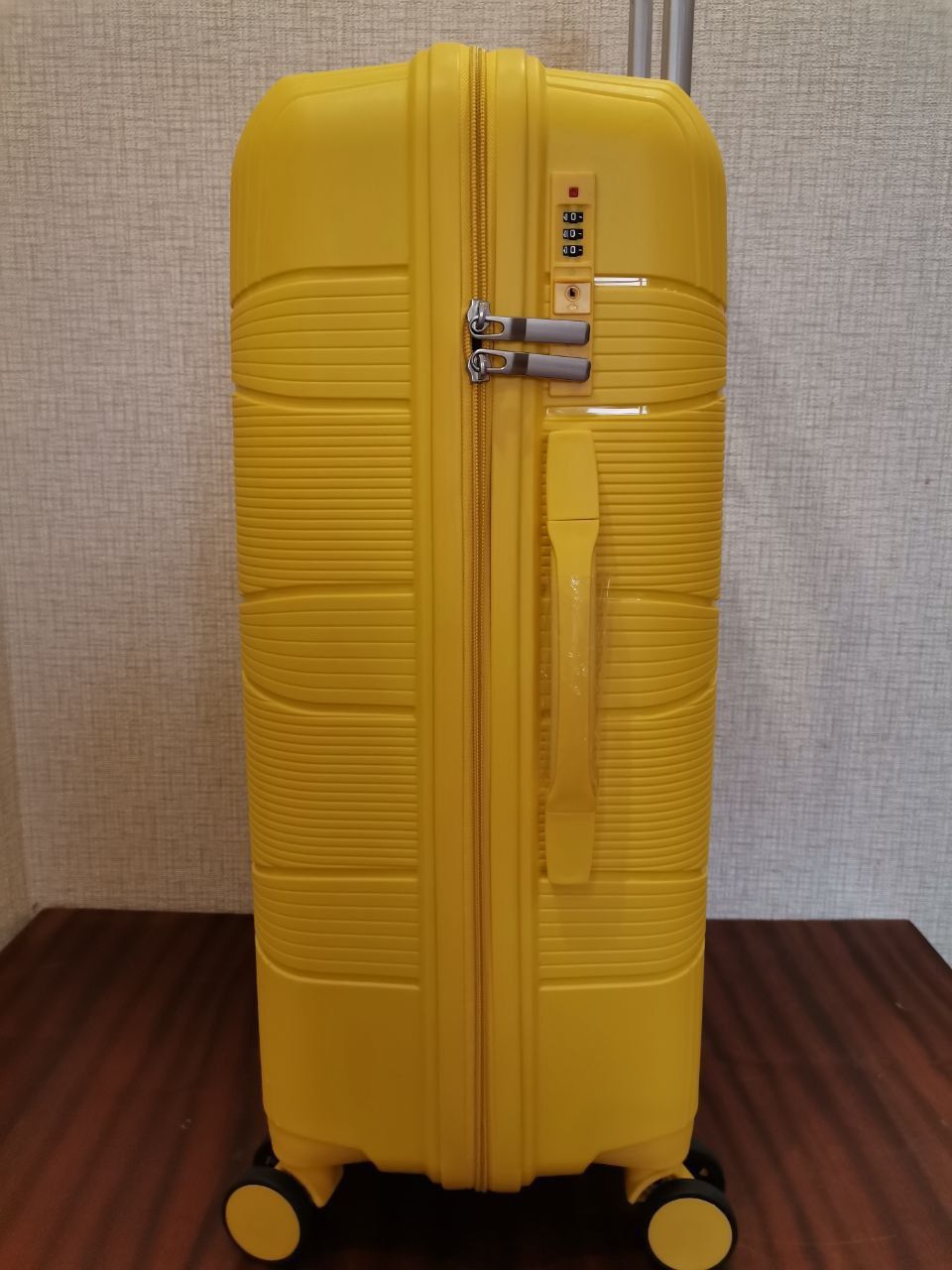 Поліпропілен валіза середня чемодан средний купить в Украине