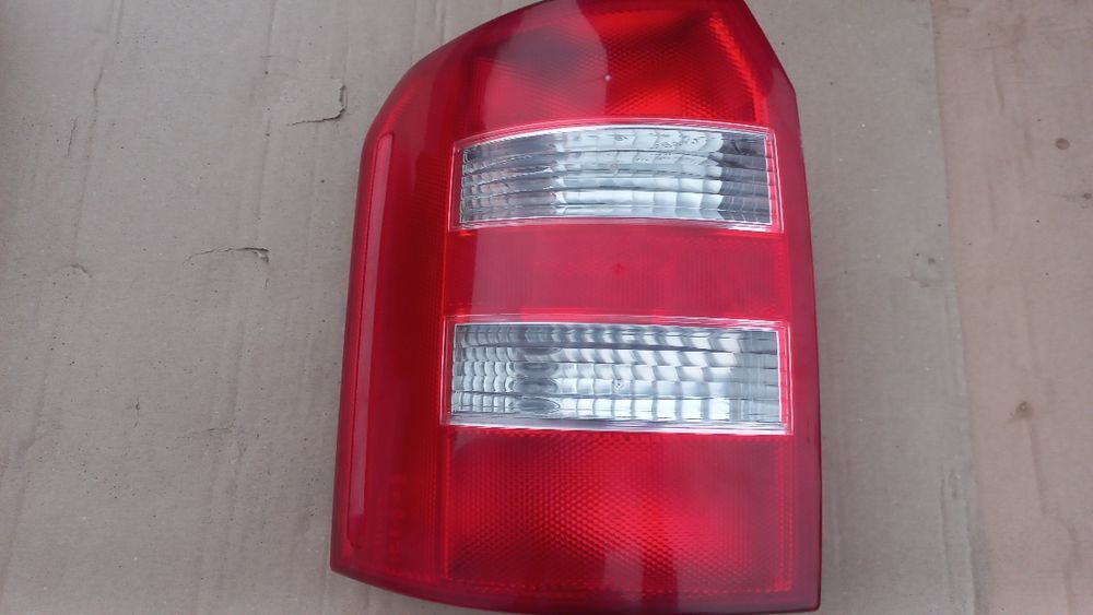 Audi a2 lampa tylna lewa lewy tyl
