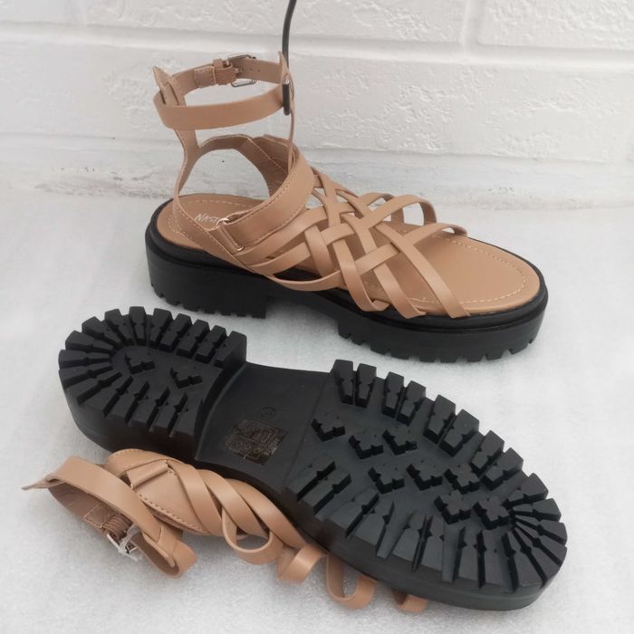 Новые женские босоножки-римлянки на высокой подошве  .