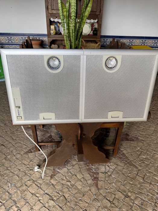 Exaustor Bosch pouco usado. 2 filtros. Ofereço Chaminé Rústica.