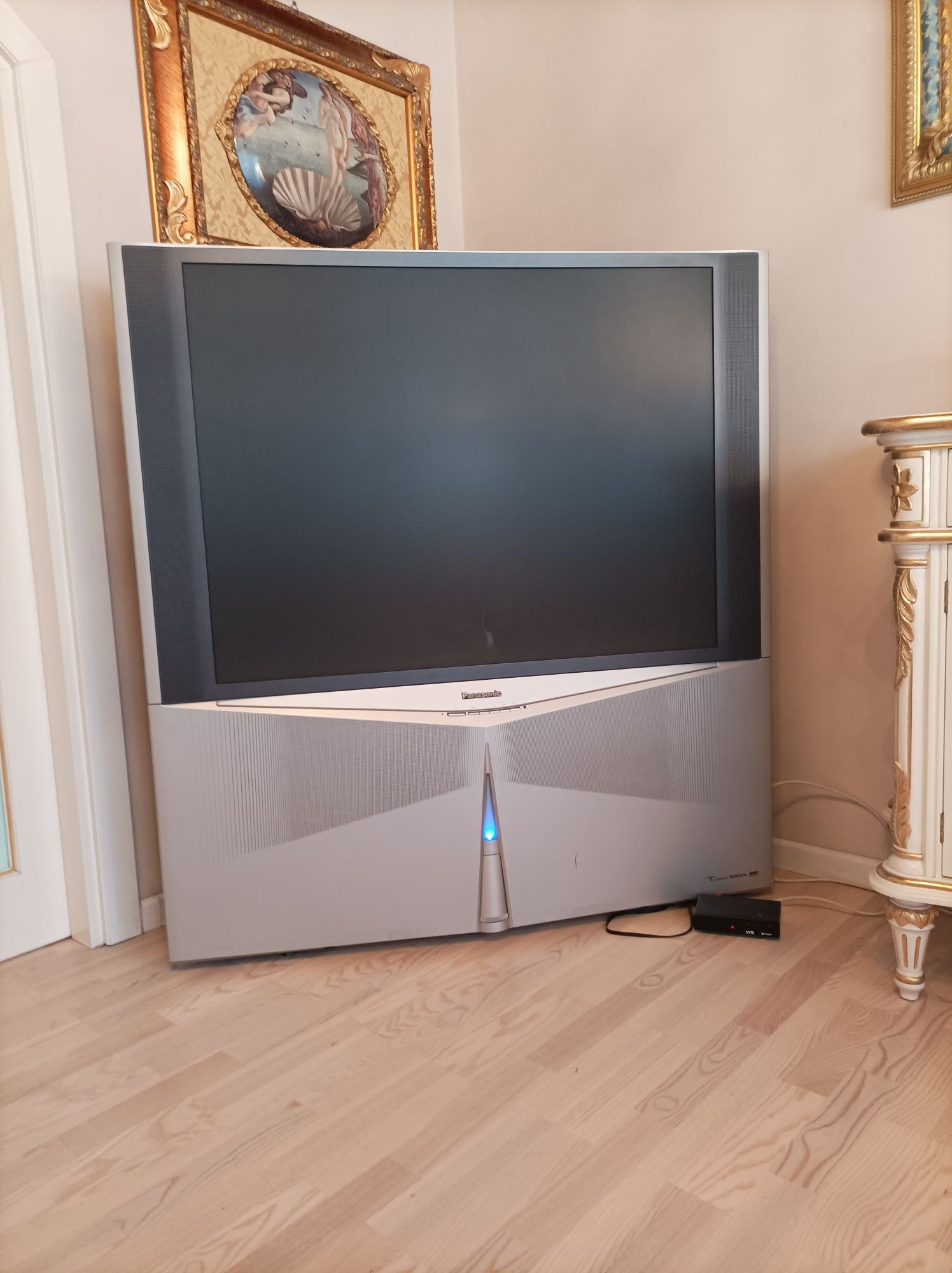 Телевізор Panasonic, працює.