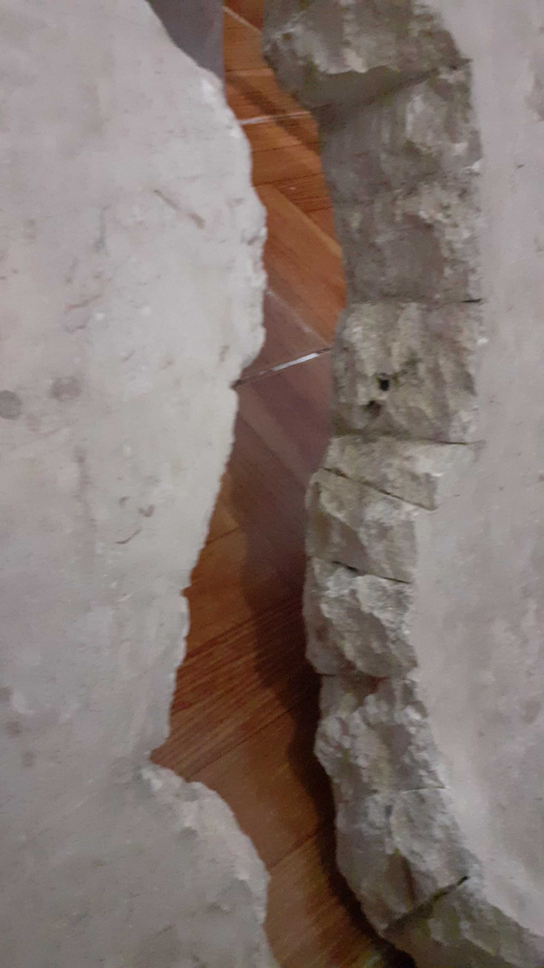 Mesa centro de sala em pedra e tampo de vidro