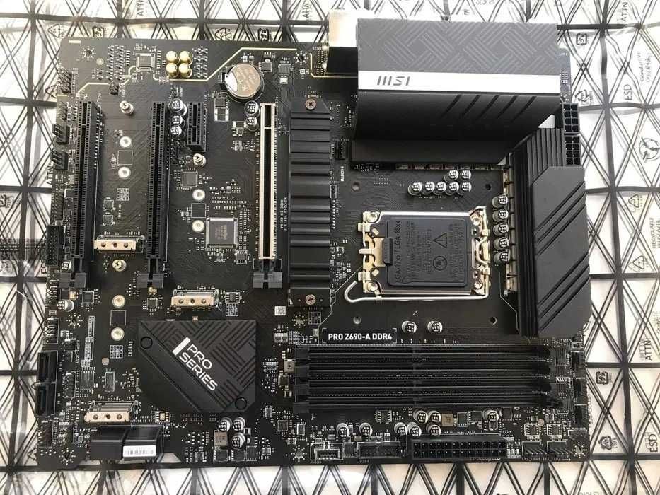 MSI PRO Z690-A + DDR4, 16 GB, 3200MHz, CL14
