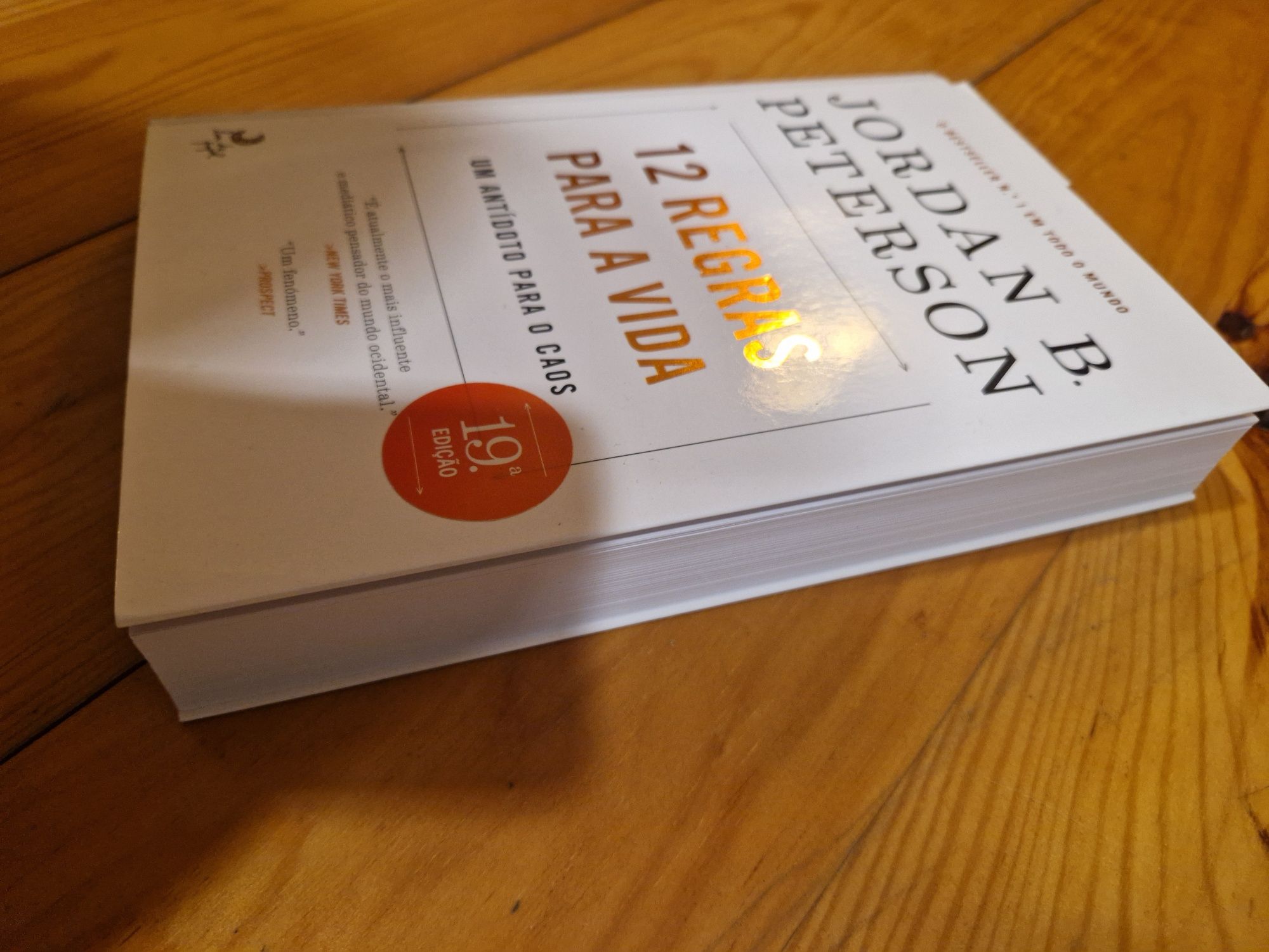 Livro "12 regras para a vida" de Jordan B. Peterson