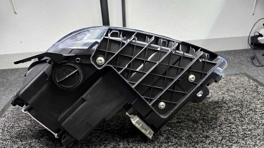 Farol Maserati Ghibli