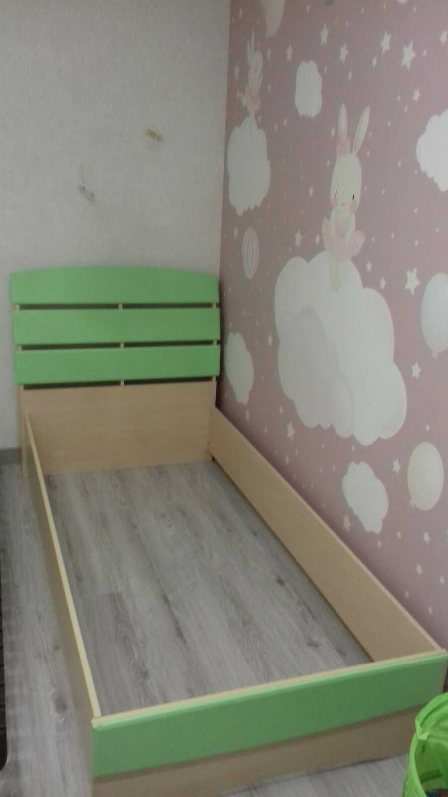 набор детск. мебели "Терри"- в наличии кровать с ламелями и стол