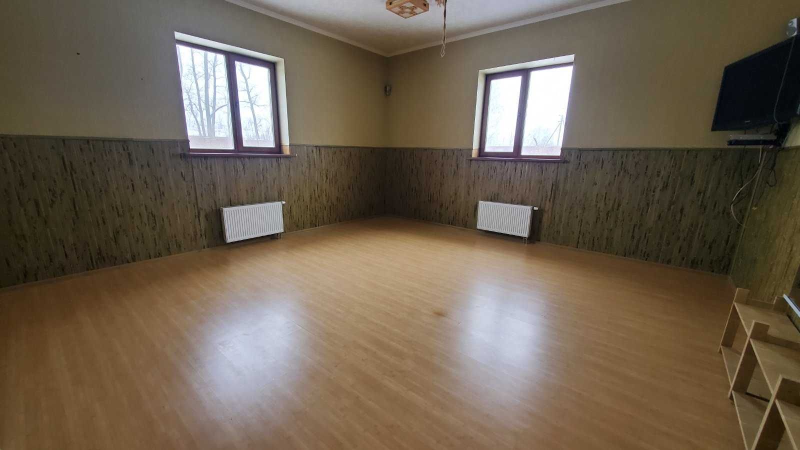 Оренда будинку подобово під Києвом 8 км від Броварів.