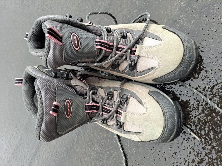 Ботинки женские зимние трекинговие  40-41рр