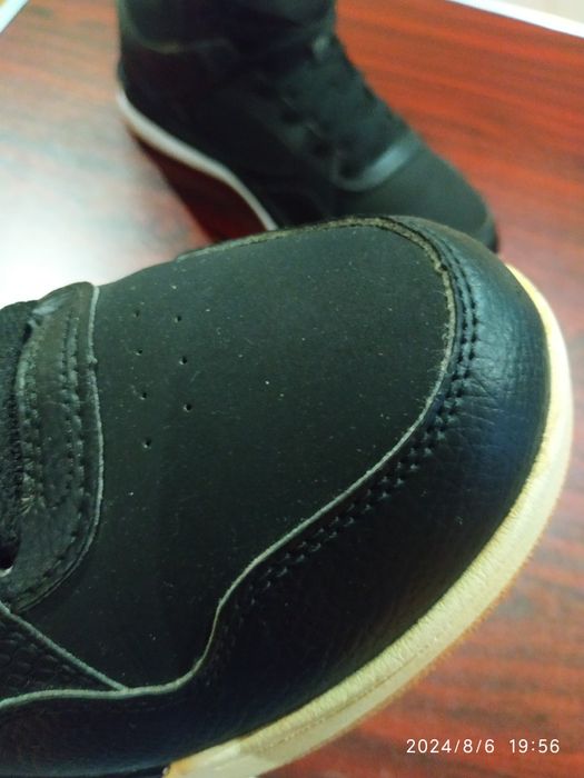 Кросівки жіночі, р.38