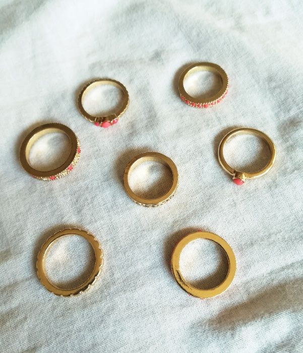 Conjunto de 7 pequenos anéis dourados para o meio dos dedos, S - novos