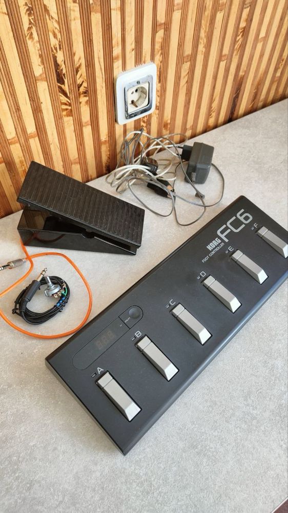 FOOT CONTROLLER Korg FC6 + педаль і дроти