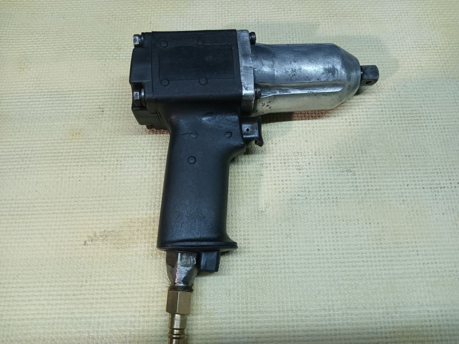 Пневмогайковерт. Пнематичный гайковёрт с реверсом. 1/2 квадрат.