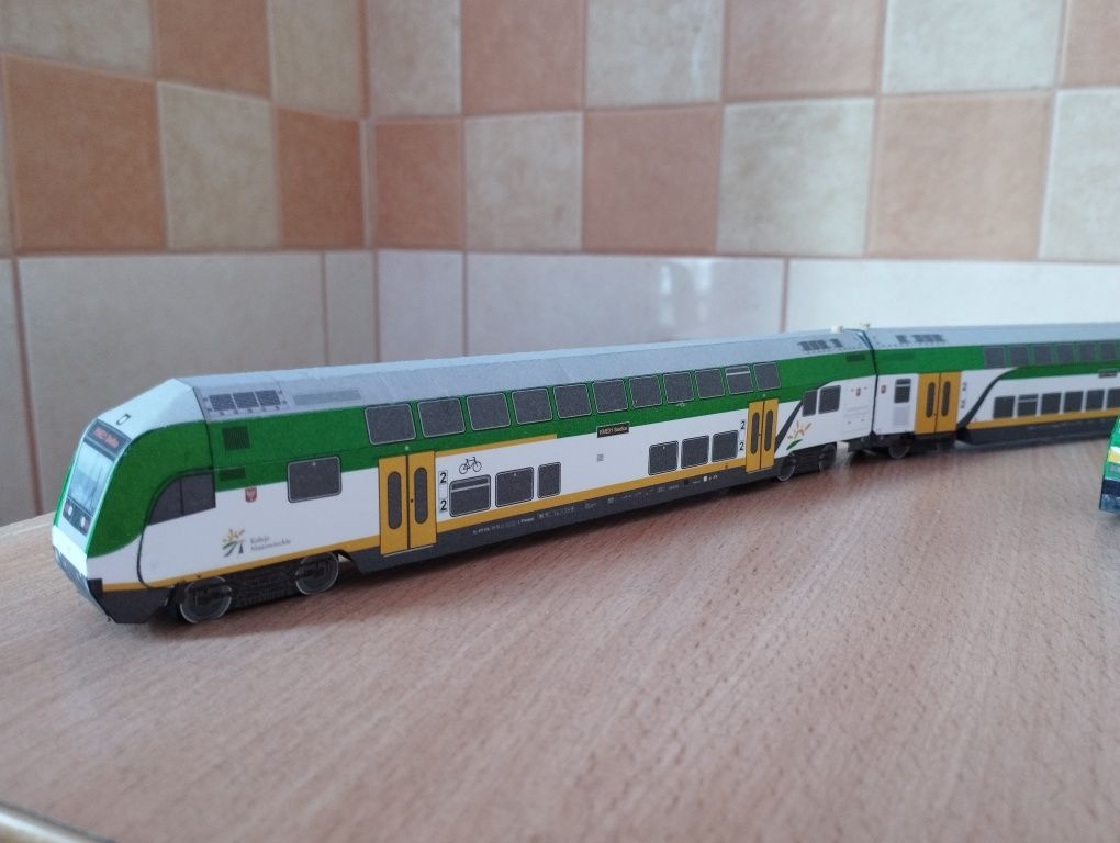 Model kartonowy zabawka pociąg miejski autobus szynowy koleje mazowiec