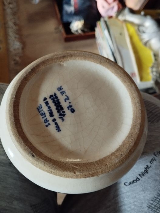 Jarra pintada á mão.