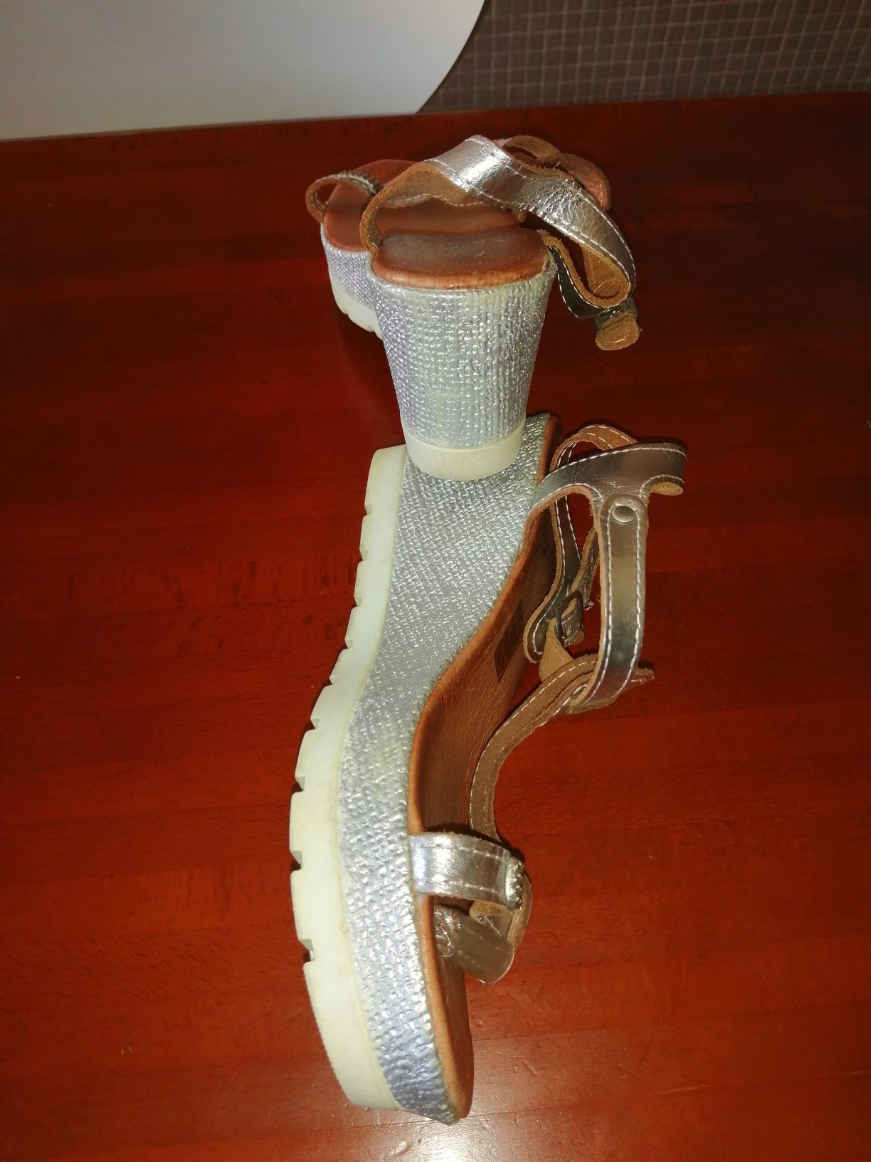 Sandálias prateadas tamanho39