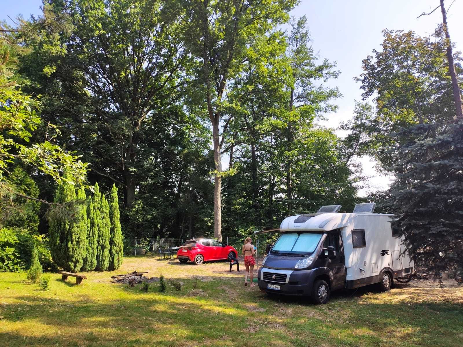 Sprzedam piękną działkę w Chalinie z dostępem do jeziora