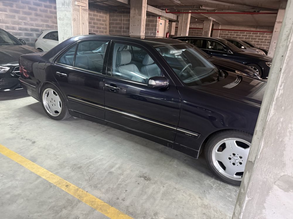 Mercedes benz E 270 CDI  Avantgard manual