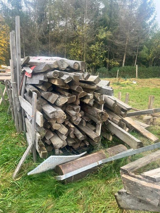 Deski szalunkowe stemple drewniane płyty strop fundament