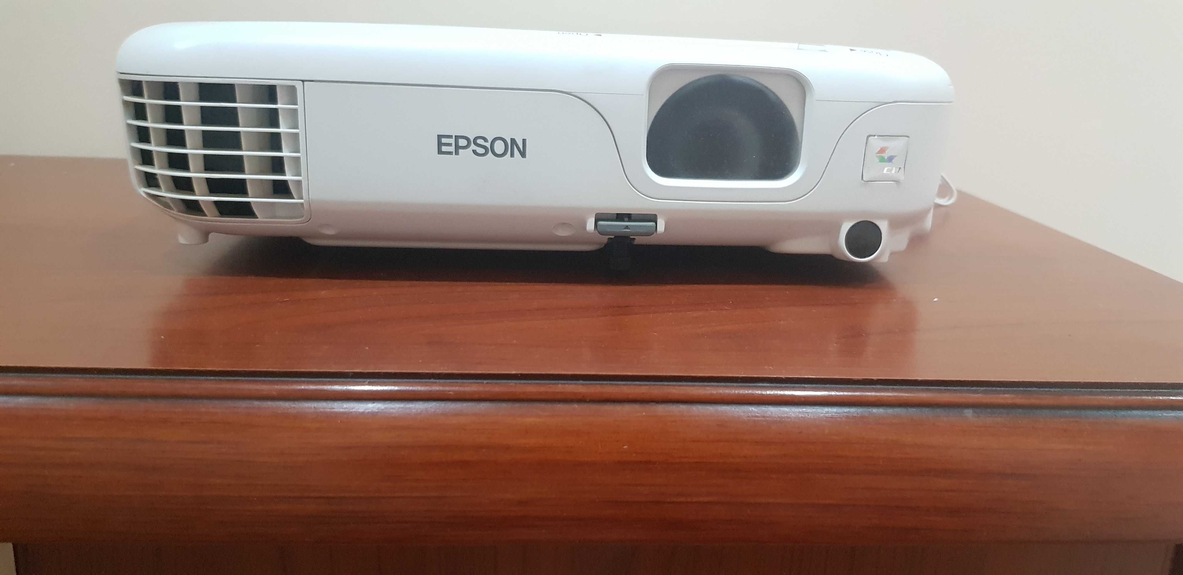 Projektor epson  ..