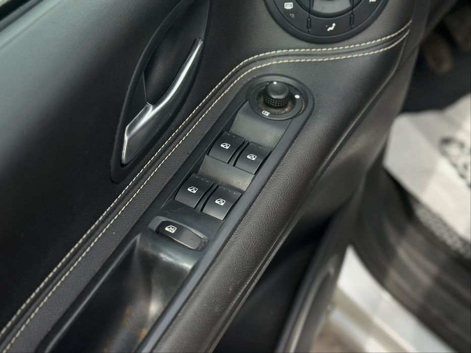 RENAULT ESPACE 2011р, 2.0 дизель, механіка, передній привід