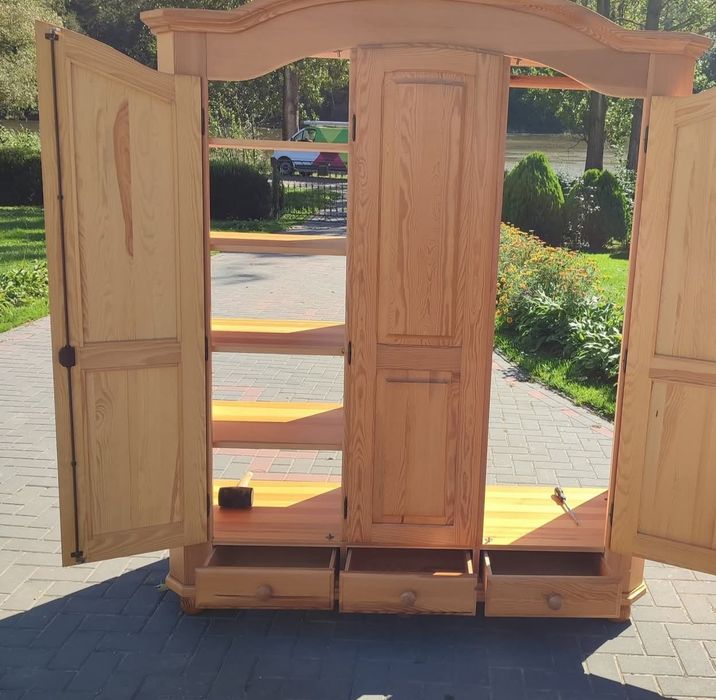 Szafy sosnowe 2 , 3 drzwiowe stan bdb