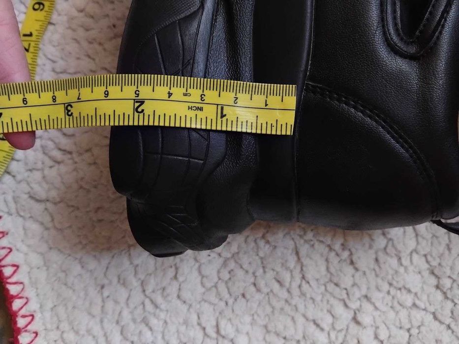 Продам жіночі кросівки 38 роз