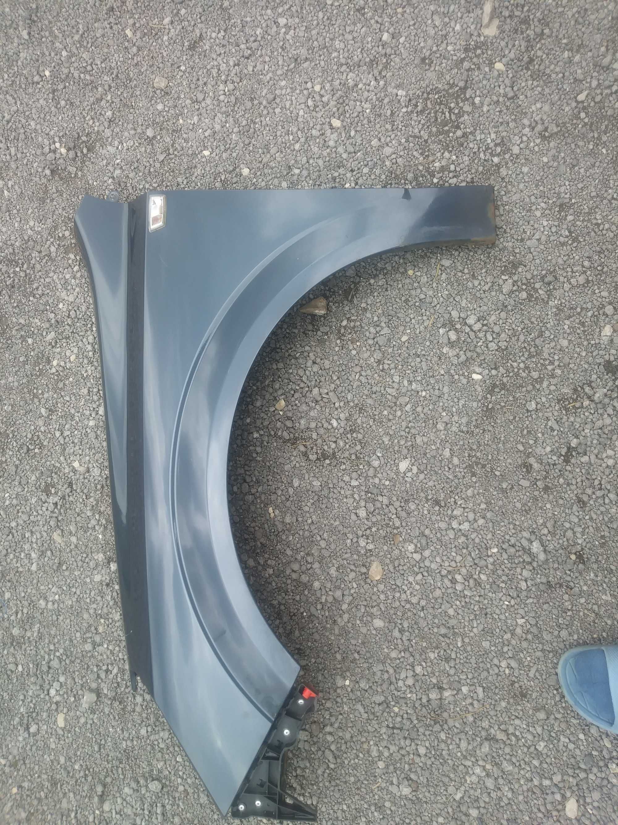 Opel Astra H Błotnik Lewy przód przedni kolor Z168