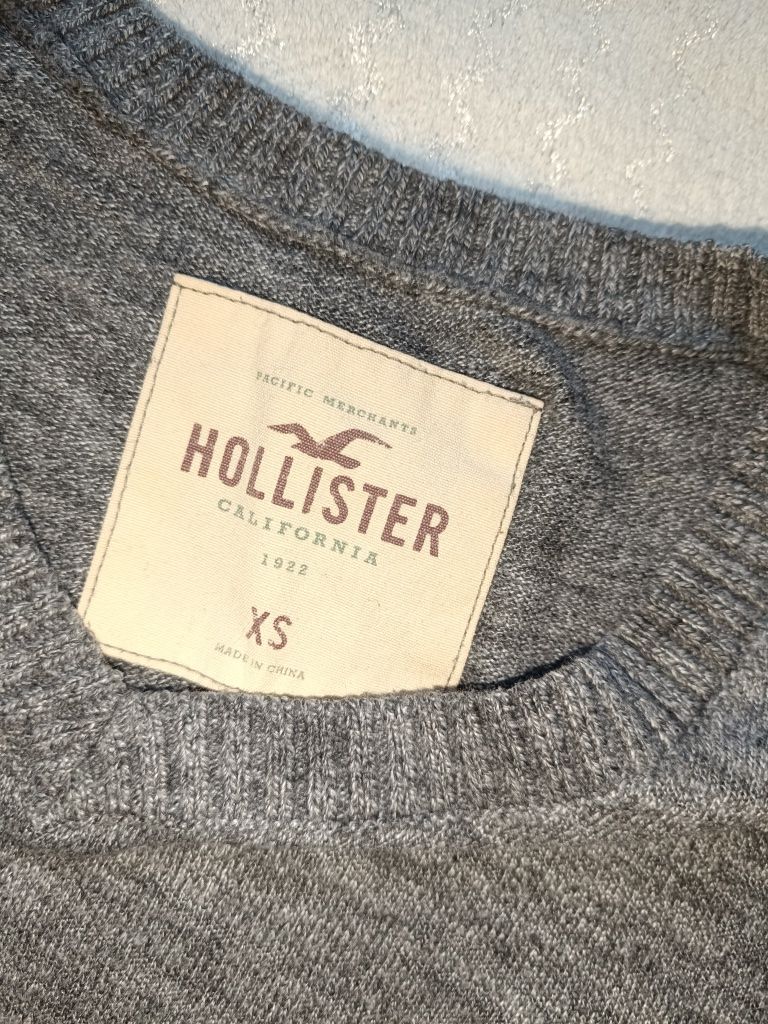 Szary sweter Hollister